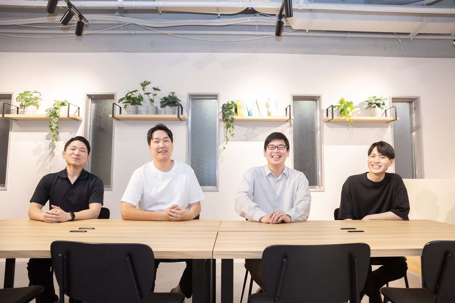 オフィスで談笑中